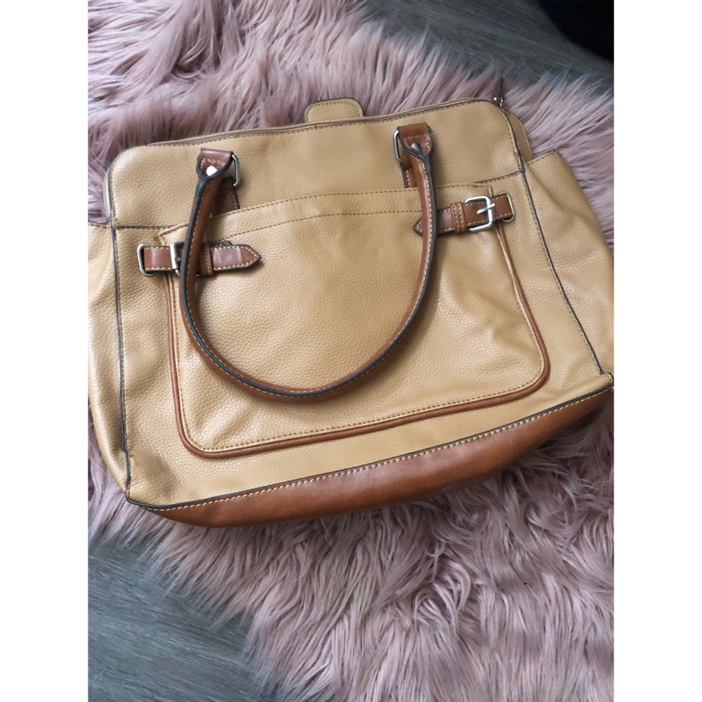 Brown medium/large handbag ✨